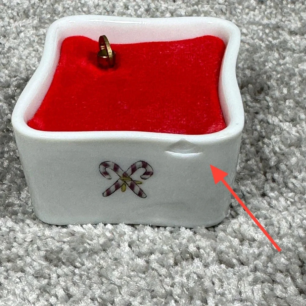 Royal Yarmouth O Christmas Tree Porcelain Music Box 1986 Limited Edition Vintage